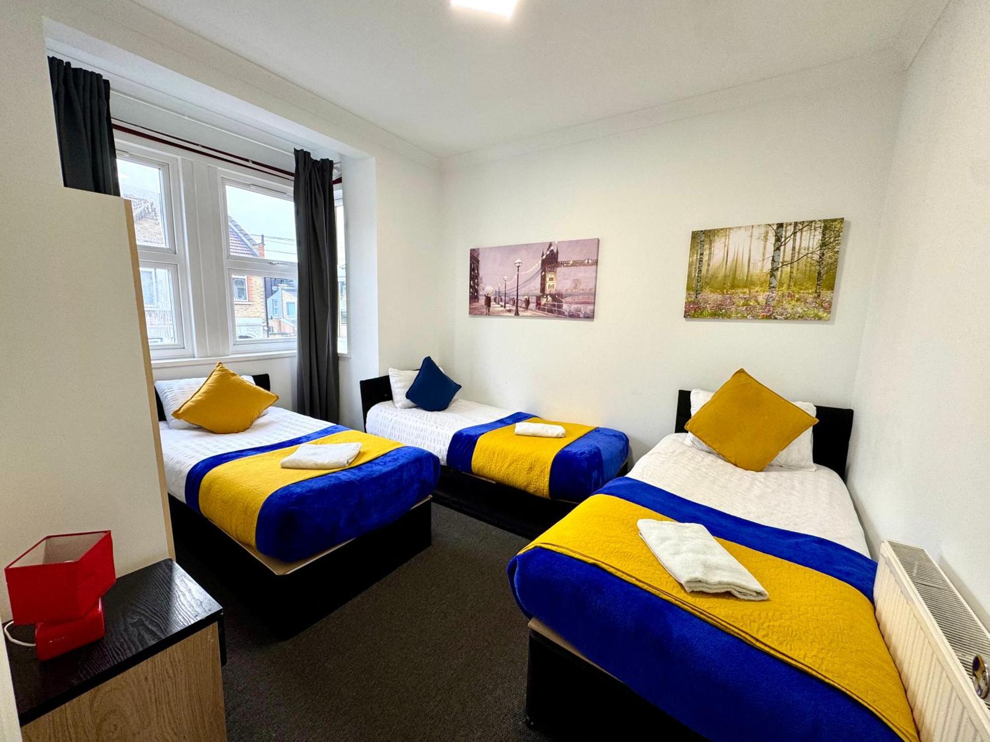 3 Bedrooms Spacious House, Separate Reception, 2 Full Bathrooms, Parking, Garden Лондон Экстерьер фото